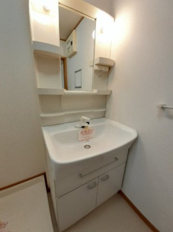 【洗面所】 | サンソーレ　Ａ | 忙しい朝には欠かせない洗面所です