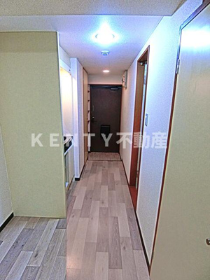 【玄関】 | エクセレントコート東六郷 | 収納もある玄関です