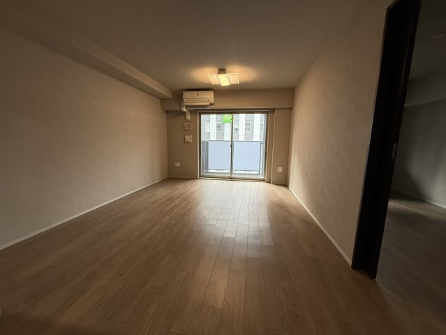 ジ・アーバネックス京都四条烏丸テラスの居間・リビング