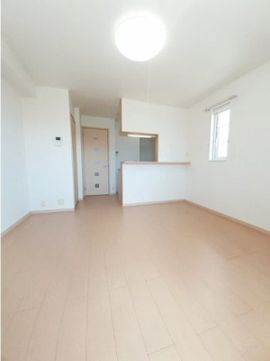 【居間・リビング】 | アンベル・ルピナス | こちらの居間で趣味の時間をお楽しみください