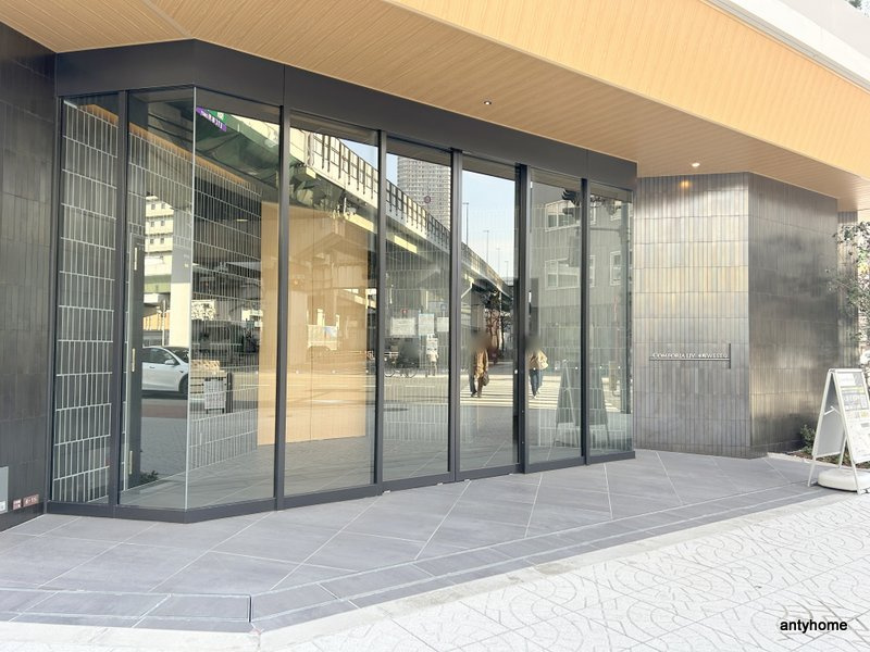 コンフォリア・リヴ本町WEST Ｑ　仲介手数料無料のエントランス