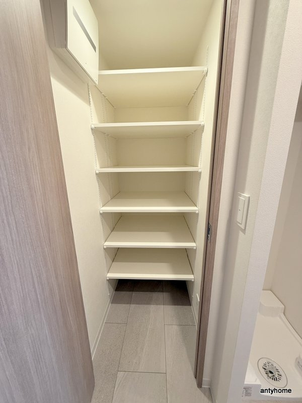 コンフォリア・リヴ本町WEST Ｑ　仲介手数料無料の収納