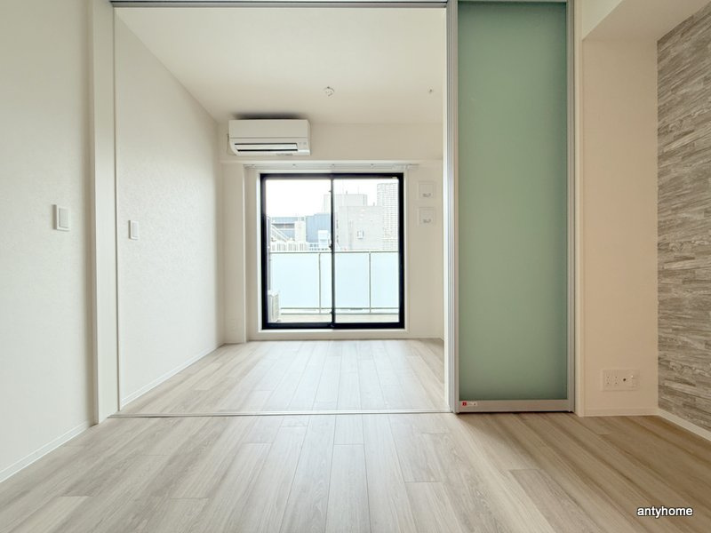 コンフォリア・リヴ本町WEST Ｑ　仲介手数料無料の居間・リビング