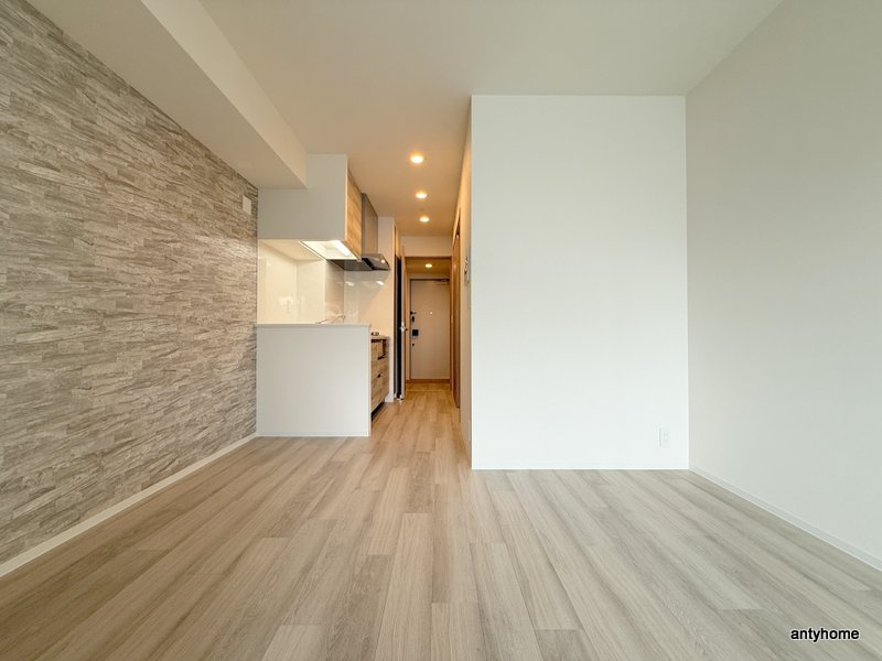 コンフォリア・リヴ本町WEST Ｑ　仲介手数料無料の洋室