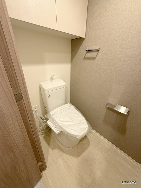 コンフォリア・リヴ本町WEST Ｑ　仲介手数料無料のトイレ