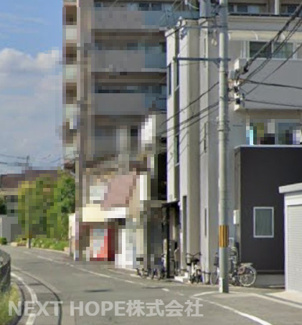 【前面道路含む現地写真】 | 伊丹市北河原３丁目中古戸建 | 西側前面道路は幅員約8.9ｍで広々開放的です♪