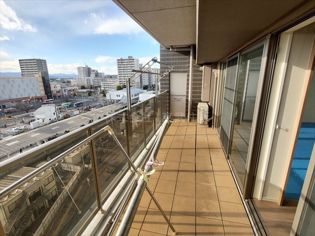 【バルコニー】 | ライオンズ上福岡ステーションレジデンス | 開放的で明るい空間を演出してくれるバルコニーです