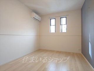 安芸高田市吉田町常友のアパートの寝室|寝室にもエアコンあり