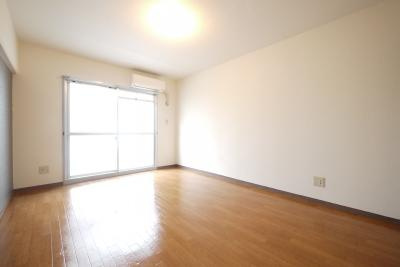 奥田西町ハイツの居間・リビング|※写真は別の部屋のものです。