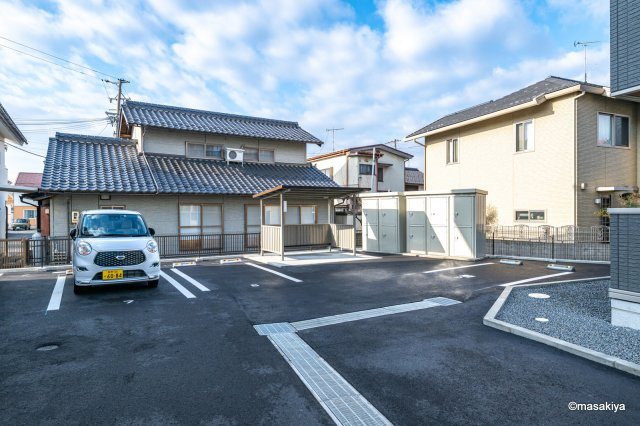 トリシア南俣　イーストの駐車場