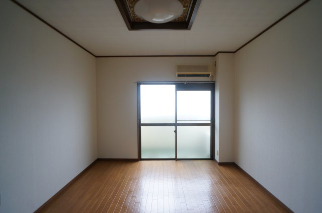 コーポ華の居間・リビング