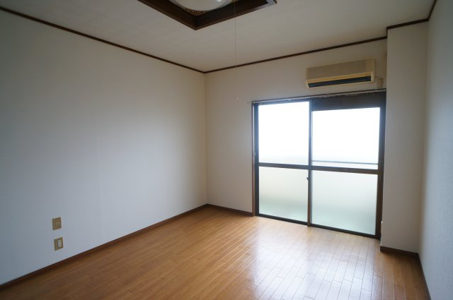 コーポ華の居間・リビング