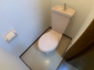 コンパクトで使いやすいトイレです☆