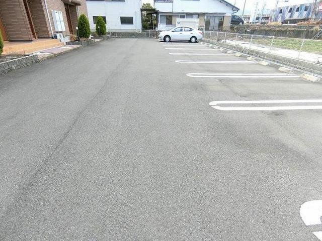 メゾン　アンジュの駐車場