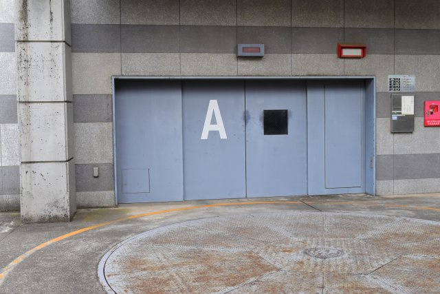 府中市緑町３丁目の中古マンションの駐車場