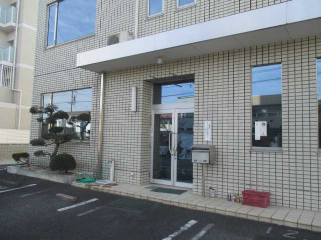 陣中町2丁目貸事務所のエントランス