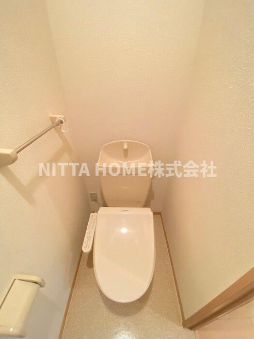 サンリーフのトイレ|もちろん、ウォシュレット付き●広いスペースの玄関です