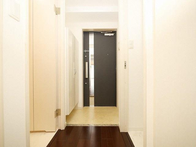 BRAVI新大阪の玄関