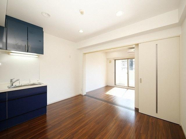 BRAVI新大阪の居間・リビング