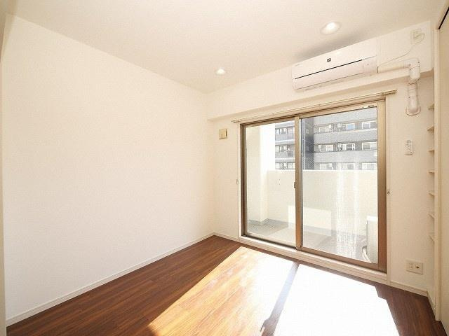 BRAVI新大阪の洋室