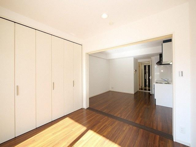 BRAVI新大阪の洋室