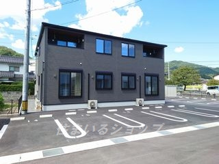 広島市安佐北区三入２丁目のアパートの駐車場