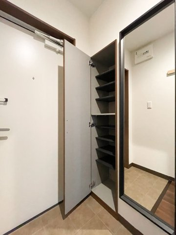 プレステージ箱崎の玄関