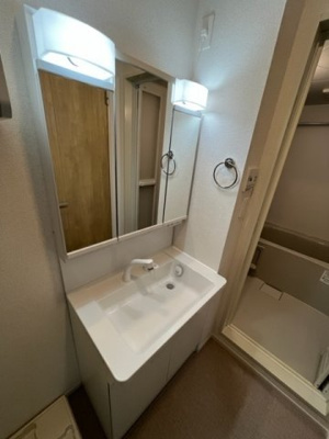 【洗面所】 | コンフォートヴィラ | 【 コンフォートヴィラ】脱衣スペースもあります