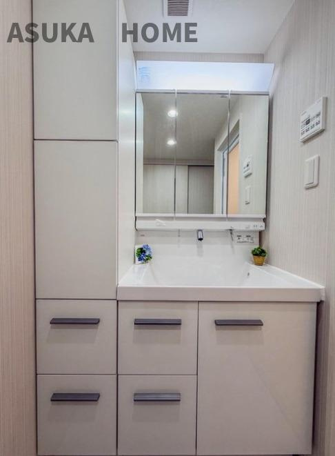 弘明寺パークハイツの独立洗面台|シャワー付洗面化粧台です。