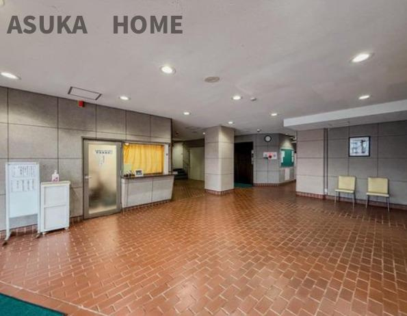 弘明寺パークハイツのエントランス|ゆったりとしたエントランスで安心な管理体制です。