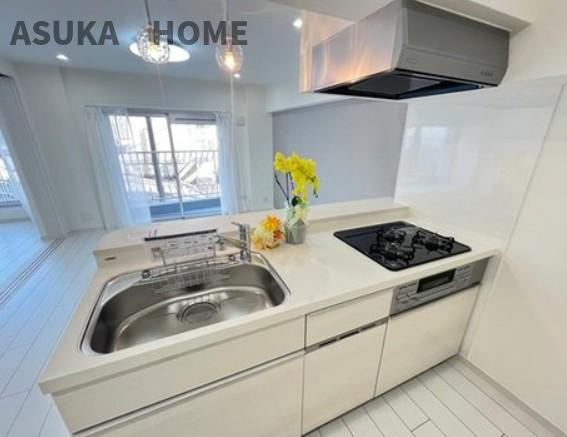 弘明寺パークハイツのキッチン|システムキッチンで食洗機・水栓一体型浄水器は魅力です。