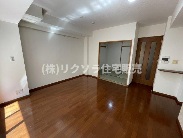 イトーピア香里園ヴァルコートのダイニング|LDK13.5帖　床暖房付き
■物件内覧・資金計画相談・住宅ローン相談、リフォーム相談、お問合せ受付中■
※当日・翌日のご内覧、ご相談はお電話でのお問合せがスムーズです！