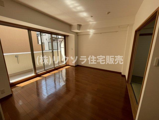 イトーピア香里園ヴァルコートのキッチン|LDK13.5帖　床暖房付き
■物件内覧・資金計画相談・住宅ローン相談、リフォーム相談、お問合せ受付中■
※当日・翌日のご内覧、ご相談はお電話でのお問合せがスムーズです！