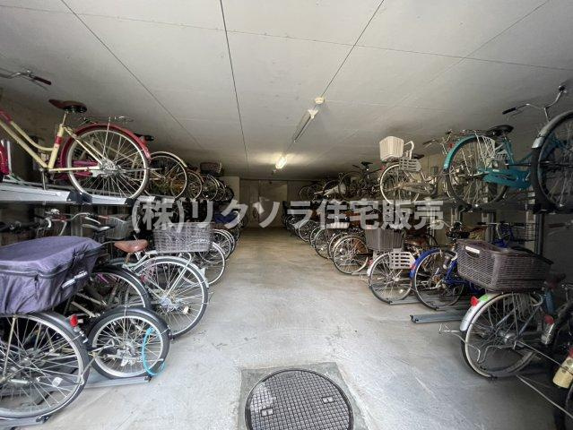 イトーピア香里園ヴァルコートの駐輪場|■物件内覧・資金計画相談・住宅ローン相談、リフォーム相談、お問合せ受付中■
※当日・翌日のご内覧、ご相談はお電話でのお問合せがスムーズです！