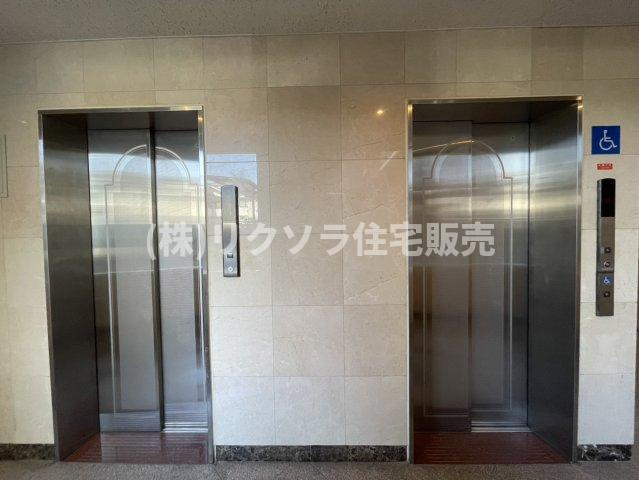イトーピア香里園ヴァルコートのその他共用部分|エレベーター2基
■物件内覧・資金計画相談・住宅ローン相談、リフォーム相談、お問合せ受付中■
※当日・翌日のご内覧、ご相談はお電話でのお問合せがスムーズです！
