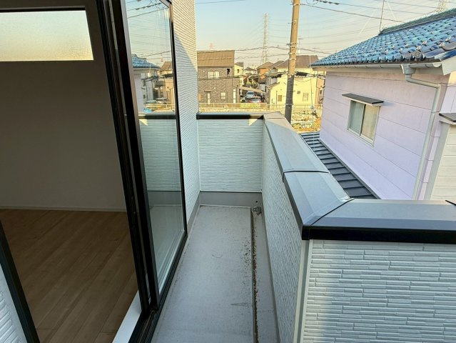 川越市むさし野2期　新築一戸建て　2号棟のバルコニー|暖かな日差しのふりそそぐバルコニー