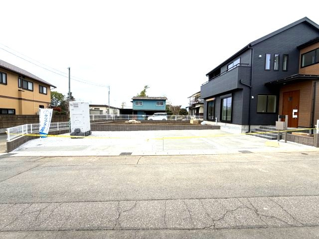 リーブルガーデンＳ前橋市上増田町第3　１号棟の駐車場|駐車場並列４台以上駐車可能です。来客時も重宝します☆