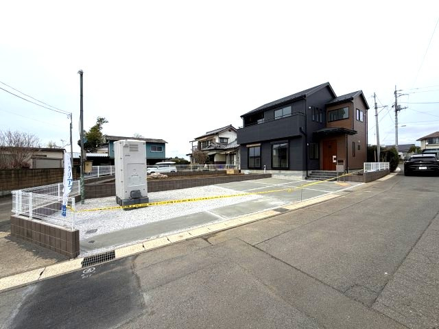 リーブルガーデンＳ前橋市上増田町第3　１号棟の前面道路含む現地写真|前面道路も広々していて開放的な立地です。