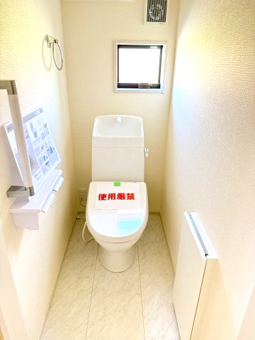 リーブルガーデンＳ前橋市上増田町第3　１号棟のトイレ|1階トイレです。清潔感のある白を基調としています。
温水洗浄・便座暖房機能の付いた快適なトイレです☆