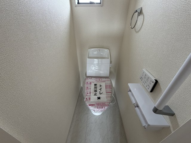 リーブルガーデンＳ前橋市上増田町第3　１号棟のトイレ|2階トイレです。清潔感のある白を基調としています。