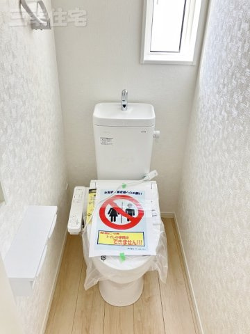 碧南市福清水町のトイレ|2階シャワートイレ。寝ていても近くにあるから安心ね