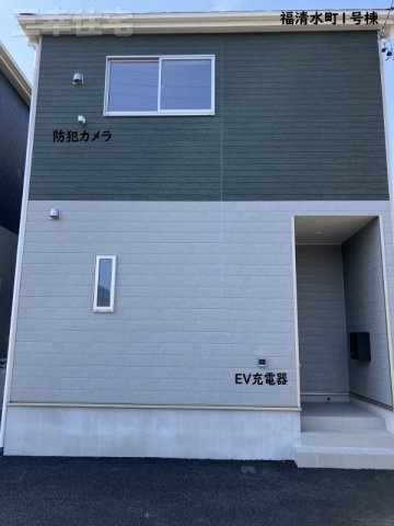 碧南市福清水町の設備|玄関の鍵はスマートキー、防犯カメラの映像はスマートフォンで確認できます。EV車の充電設備もあって充実してますね