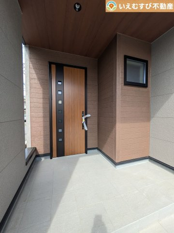 Livele Garden.S　深谷上野台第23のエントランス|雨が防げる広々エントランス
駐車場からアクセスの良いエントランス。雨の日や荷物が多くても安心の動線♪