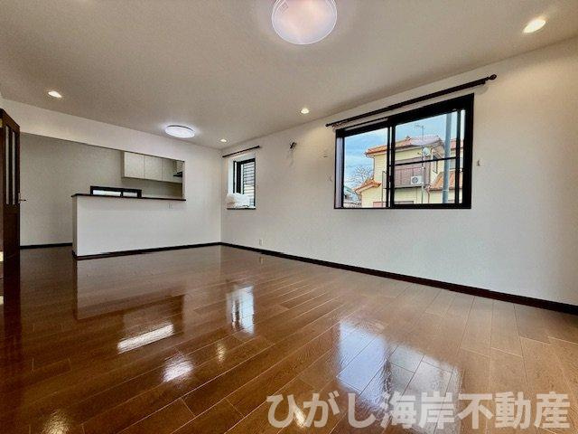 平塚市東真土３丁目　中古戸建のダイニング|新規リフォーム完了！　18帖　LDK