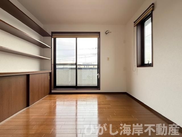 平塚市東真土３丁目　中古戸建の寝室|新規リフォーム完了！　5.3帖　洋室