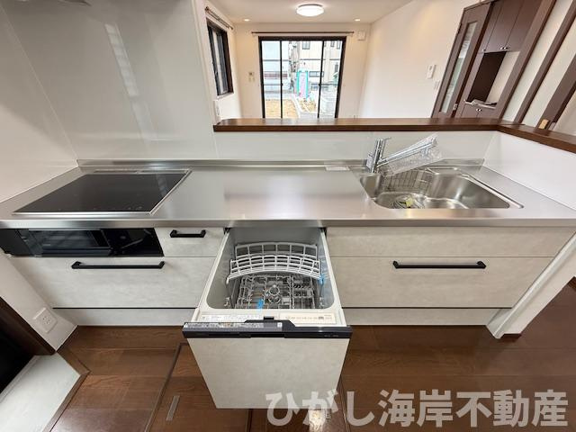 平塚市東真土３丁目　中古戸建のキッチン|新規リフォーム完了！　食洗器付きシステムキッチン