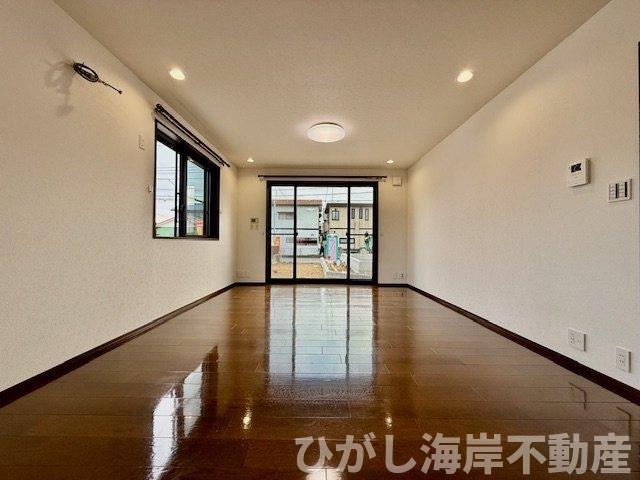 平塚市東真土３丁目　中古戸建の居間・リビング|新規リフォーム完了！　18帖　LDK
