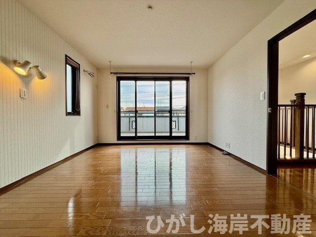 平塚市東真土３丁目　中古戸建の洋室|新規リフォーム完了！　10帖　洋室