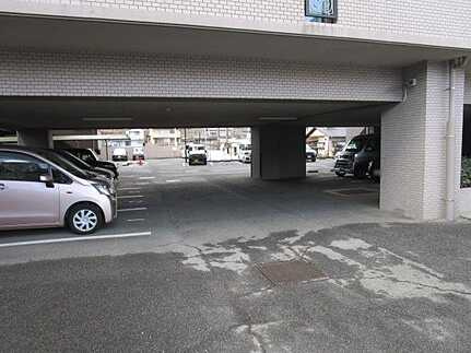 フローレンス八木駅前の駐車場|空き状況都度確認いたします