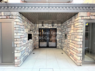 【エントランス】 | ラクラス江戸堀 | エントランスのオートロックは入居者様の安全を守ります♪